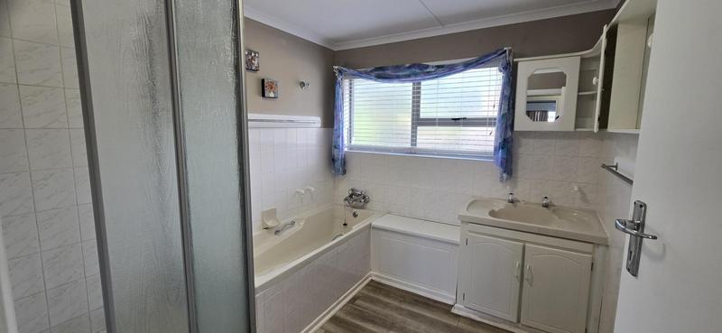 4 Bedroom Property for Sale in Southern Cross Western Cape